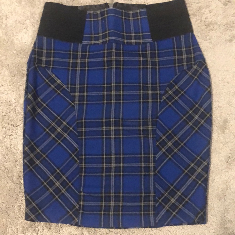 Super cute skirt! Slightly worn!!